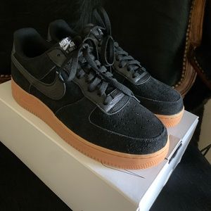 NIKE Air Force 1 Black Suede